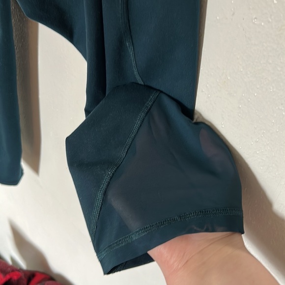 Used Old Navy Elevate Capri Leggings Size XXL - Picture 4 of 4